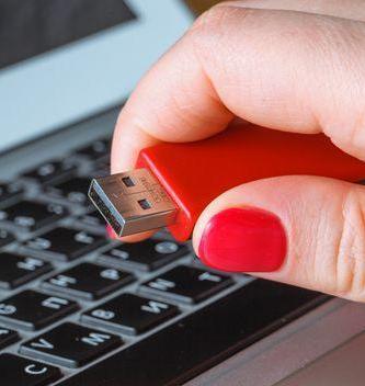 En este post te enseñaremos CÓMO PROTEGER una memoria USB con contraseña, así ya nadie accederá a ver tus archivos privados.
