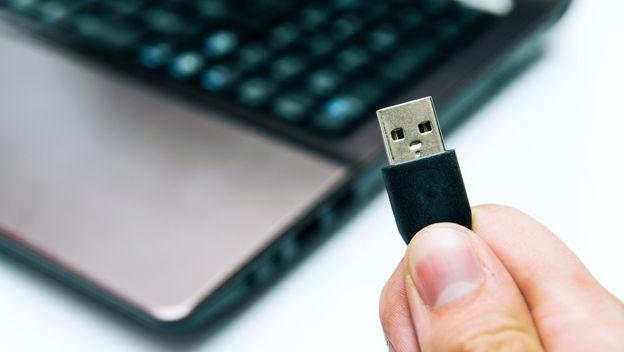 You will see some VERY EFFICIENT SOLUTIONS that you can use when you get this annoying error: USB device NOT RECOGNIZED.