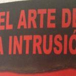 Encontrarás al libro "El arte de la intrusión". Te enseñará a prevenir ataques y te dirá cómo es que funcionan los cibercrímenes.