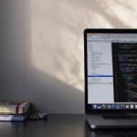 En este post te enseñaremos cómo es que puedes elegir comprar la mejor laptop para que la puedas usar en el mundo de la programación. ¡ENTRA!